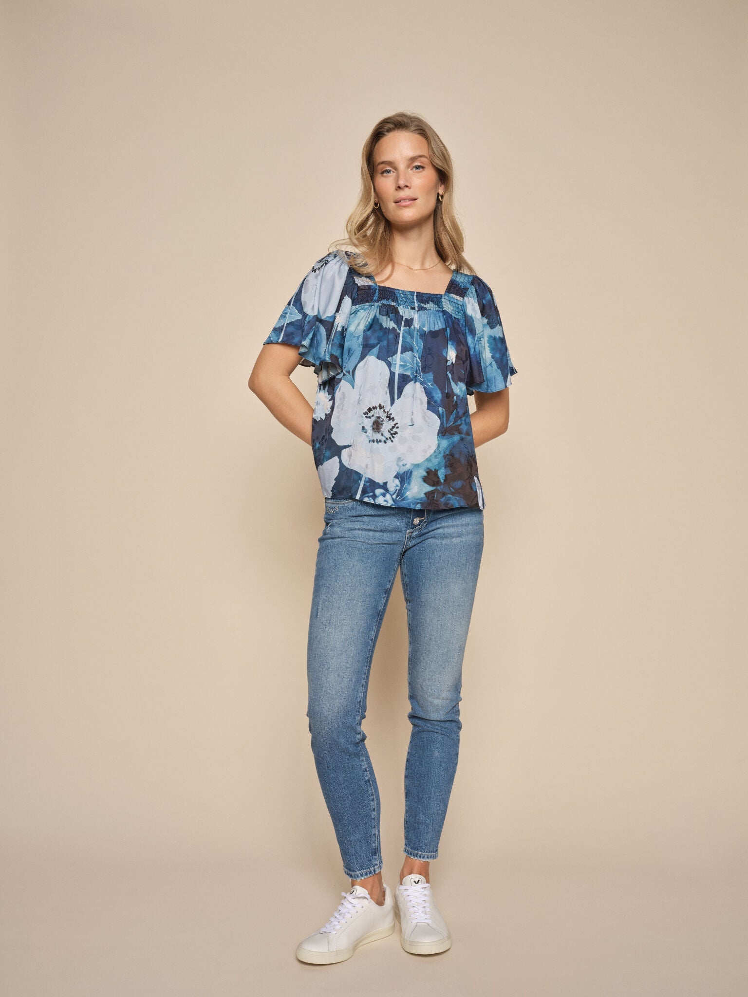 Modelshot / Blue / Detail